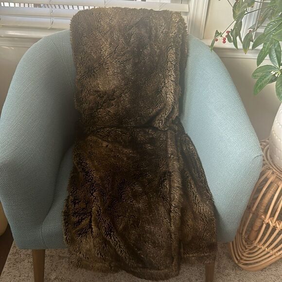 Ballard Design Lush Faux Fur Throw - Picture 1 of 5